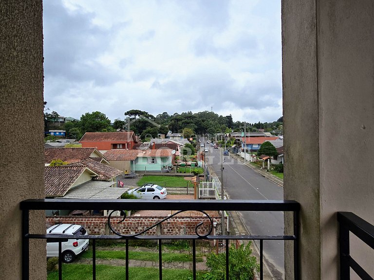 Apartamento com varanda e vista bairro e Catedral de Pedra