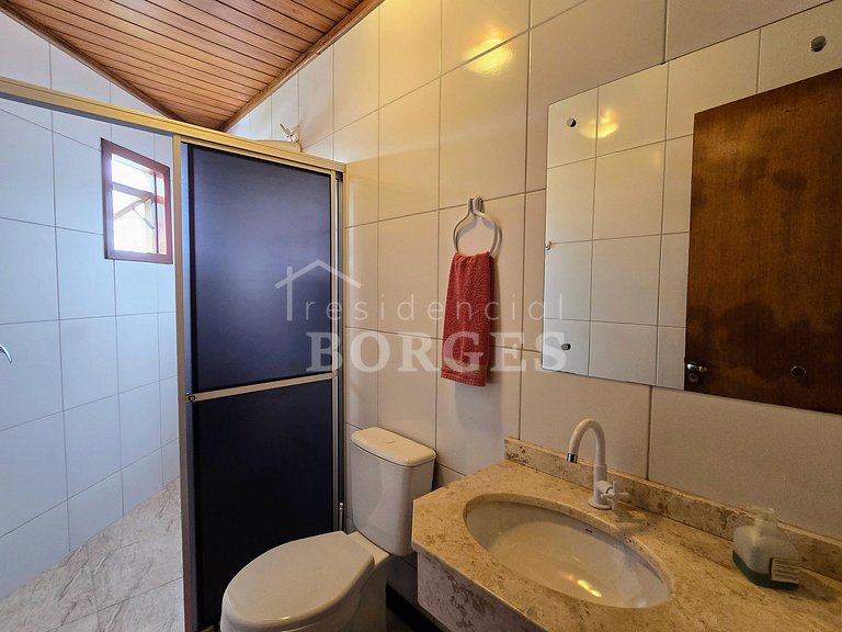 Apartamento com varanda e vista bairro e Catedral de Pedra