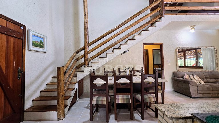 Villa Coelho: Estadia Rural com Piscina e Vista da Montanha