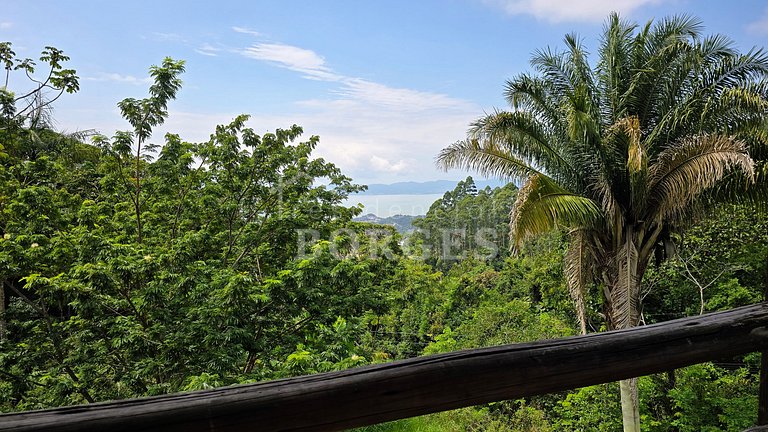Villa Coelho: Estadia Rural com Piscina e Vista da Montanha