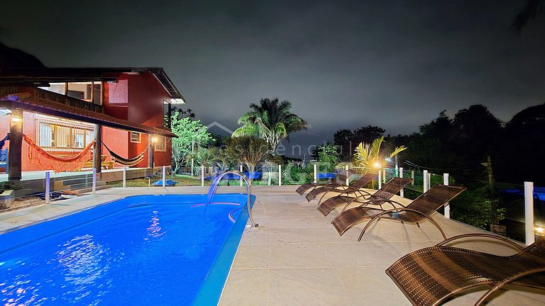 Villa Coelho: Estadia Rural com Piscina e Vista da Montanha