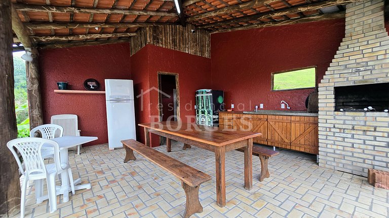 Villa Coelho: Estadia Rural com Piscina e Vista da Montanha