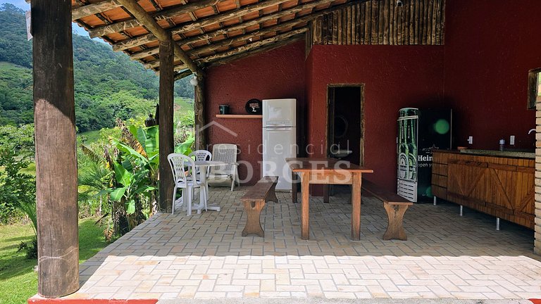 Villa Coelho: Estadia Rural com Piscina e Vista da Montanha