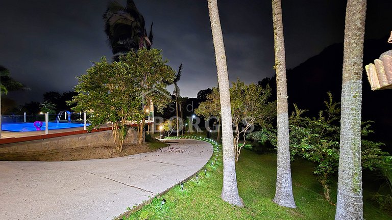 Villa Coelho: Estadia Rural com Piscina e Vista da Montanha