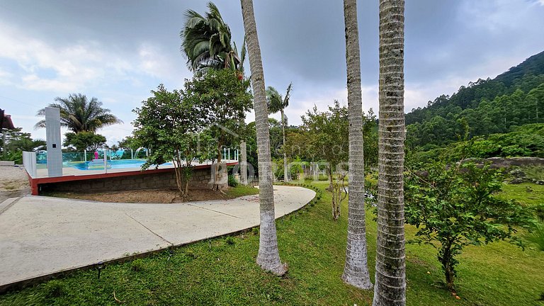 Villa Coelho: Estadia Rural com Piscina e Vista da Montanha