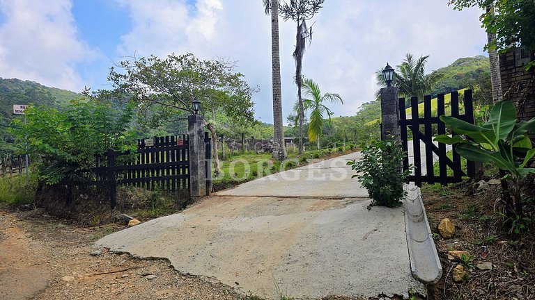 Villa Coelho: Estadia Rural com Piscina e Vista da Montanha