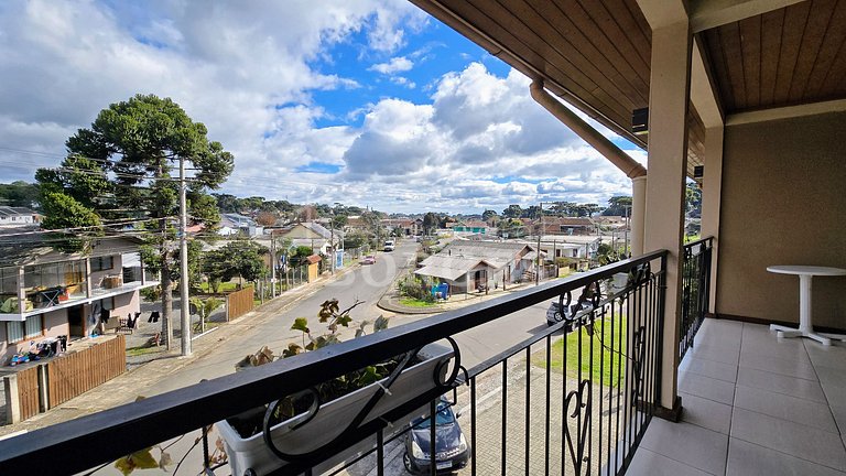 Apartamento com varanda e vista bairro e Catedral de Pedra
