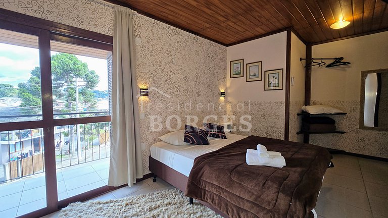 Apartamento com varanda e vista bairro e Catedral de Pedra