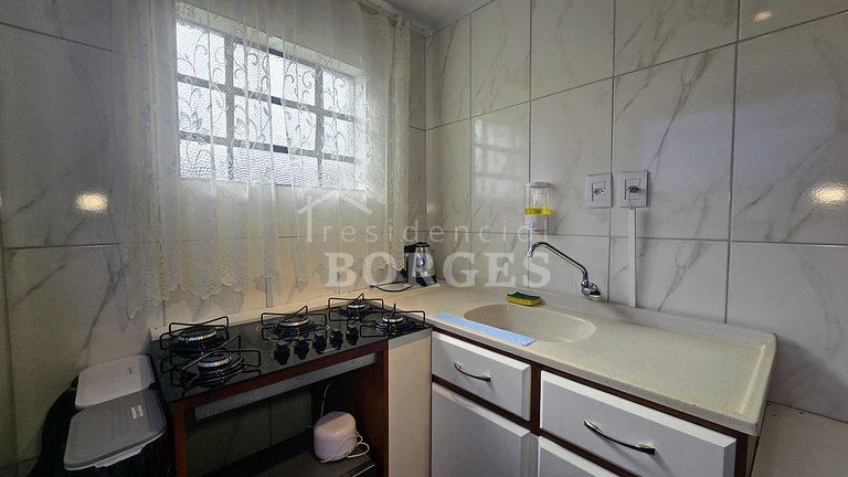 Apartamento com internet, ar condicionado e cozinha equipada