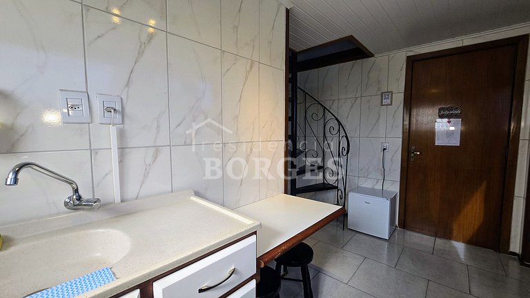 Apartamento com internet, ar condicionado e cozinha equipada